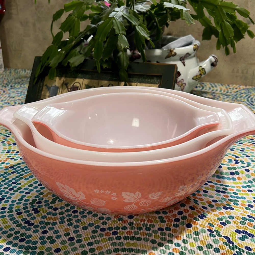 Pyrex Gooseberry 3 piece nested bowl set